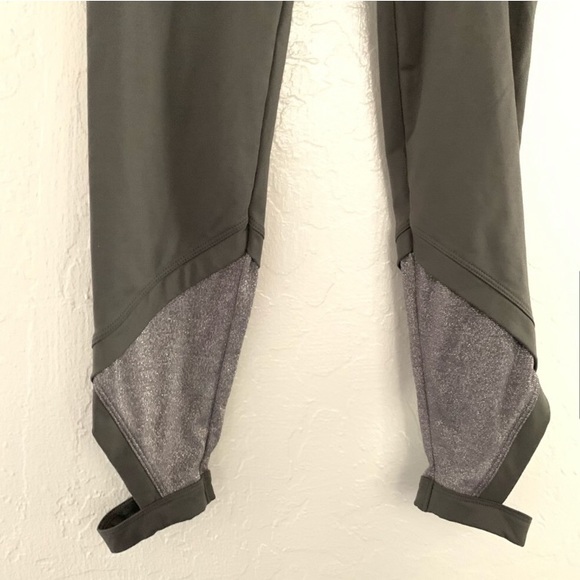 Joylab Grey Capri Cutout Ballet Leggings - Picture 3 of 13